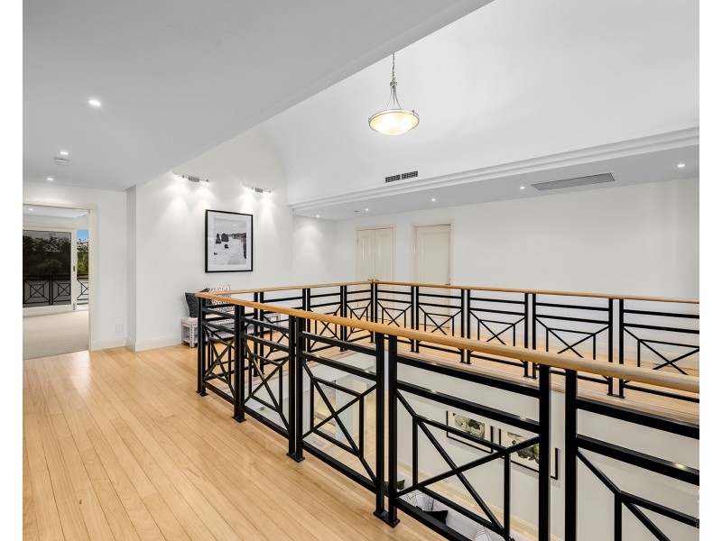 1011 Rosebank Way, Hope Island QLD 4212