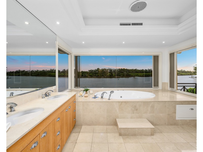 1011 Rosebank Way, Hope Island QLD 4212