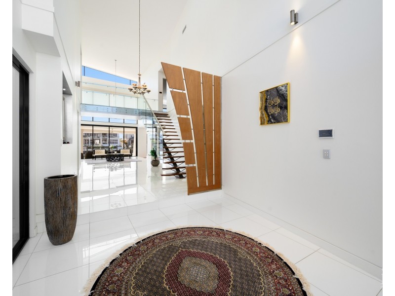 79 The Sovereign Mile, Sovereign Islands QLD 4216