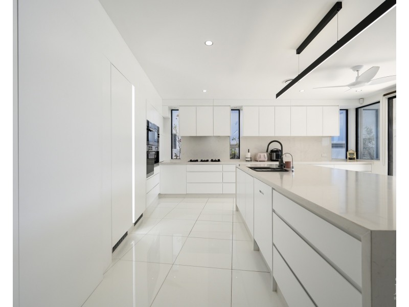 79 The Sovereign Mile, Sovereign Islands QLD 4216