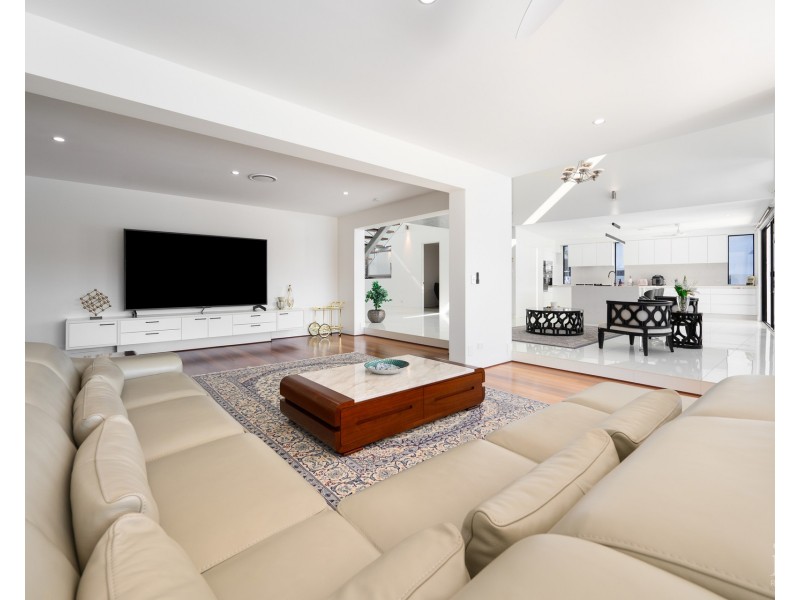 79 The Sovereign Mile, Sovereign Islands QLD 4216