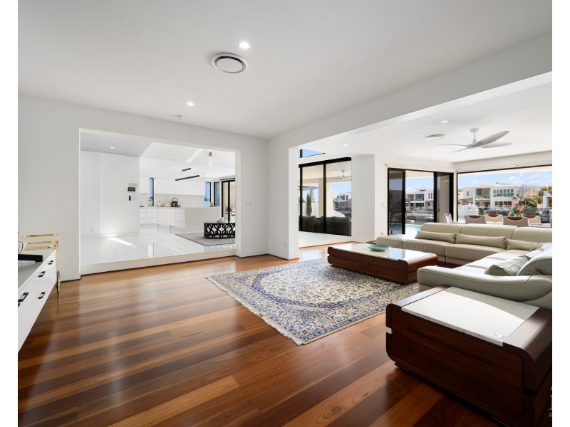 79 The Sovereign Mile, Sovereign Islands QLD 4216