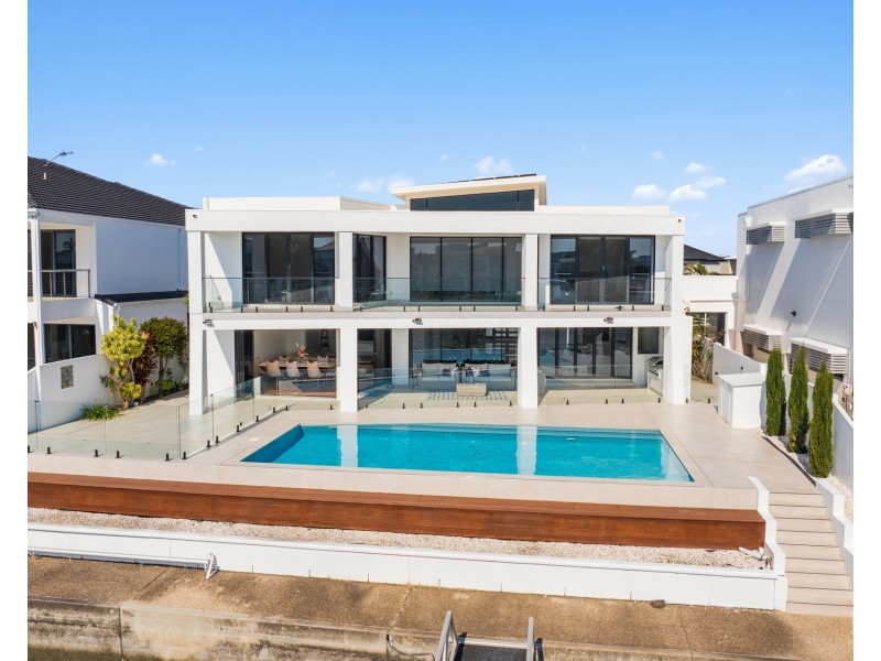 79 The Sovereign Mile, Sovereign Islands QLD 4216