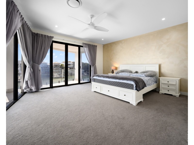 79 The Sovereign Mile, Sovereign Islands QLD 4216