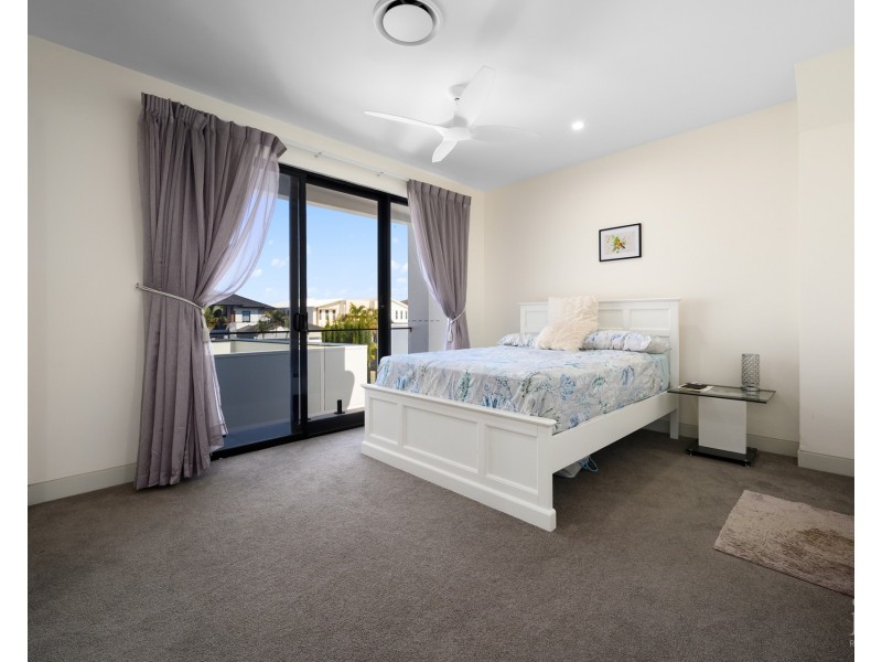 79 The Sovereign Mile, Sovereign Islands QLD 4216
