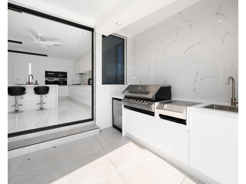 79 The Sovereign Mile, Sovereign Islands QLD 4216