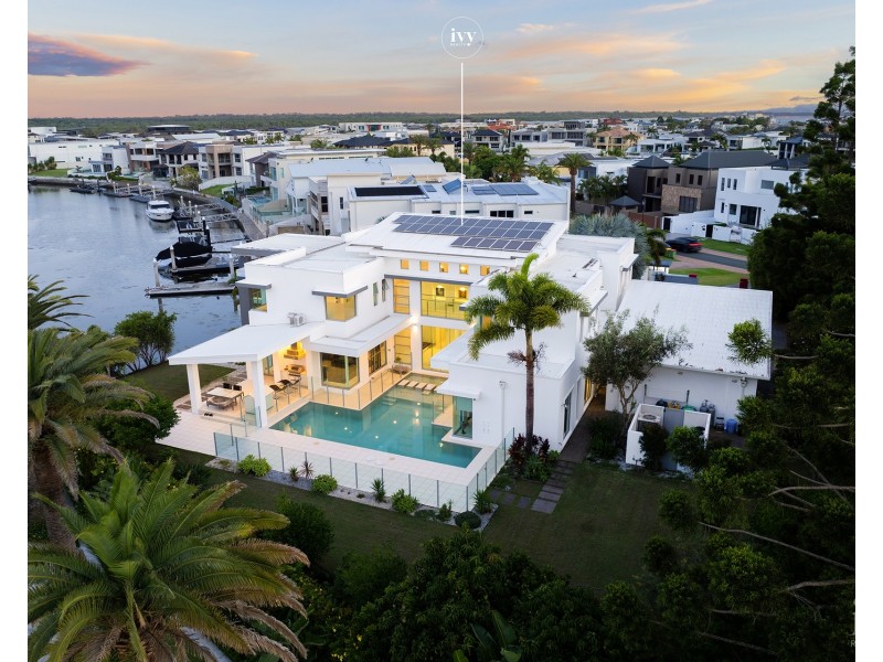 2-4 Royal Albert Crescent, Sovereign Islands QLD 4216