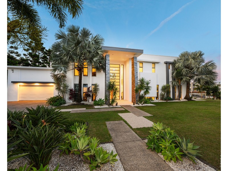 2-4 Royal Albert Crescent, Sovereign Islands QLD 4216