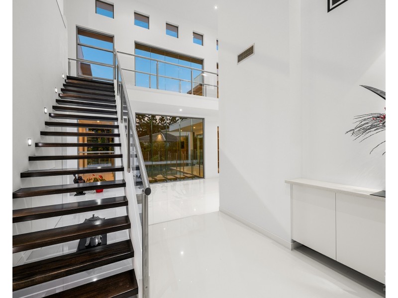 2-4 Royal Albert Crescent, Sovereign Islands QLD 4216