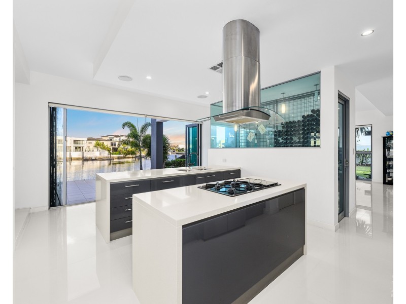 2-4 Royal Albert Crescent, Sovereign Islands QLD 4216