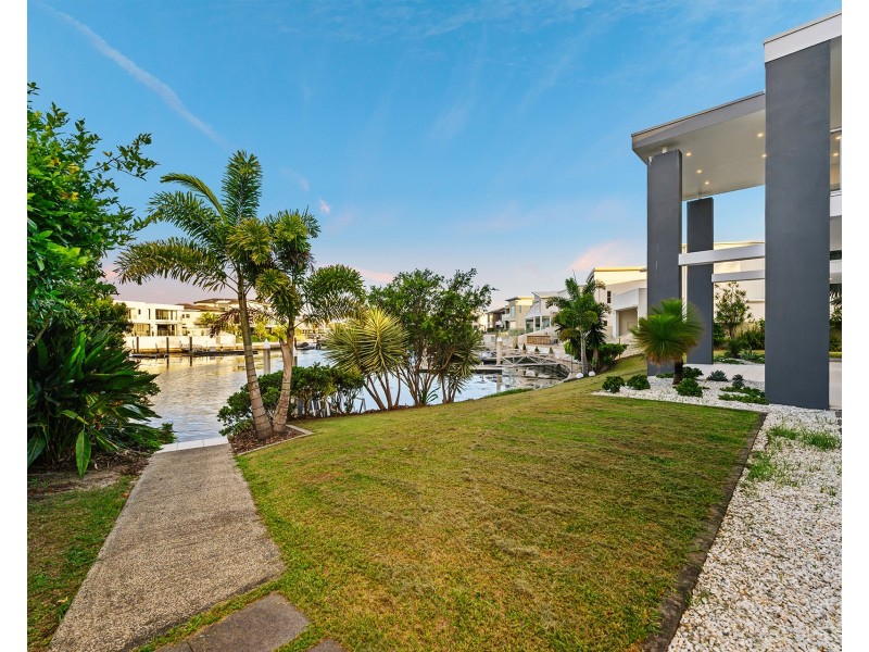 2-4 Royal Albert Crescent, Sovereign Islands QLD 4216