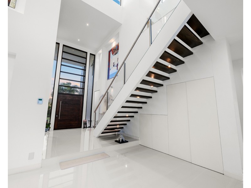 2-4 Royal Albert Crescent, Sovereign Islands QLD 4216