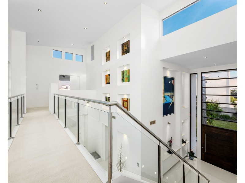 2-4 Royal Albert Crescent, Sovereign Islands QLD 4216