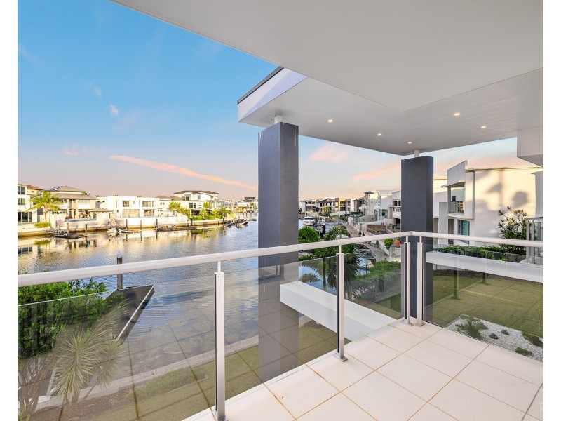 2-4 Royal Albert Crescent, Sovereign Islands QLD 4216