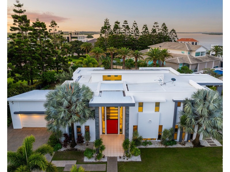 2-4 Royal Albert Crescent, Sovereign Islands QLD 4216