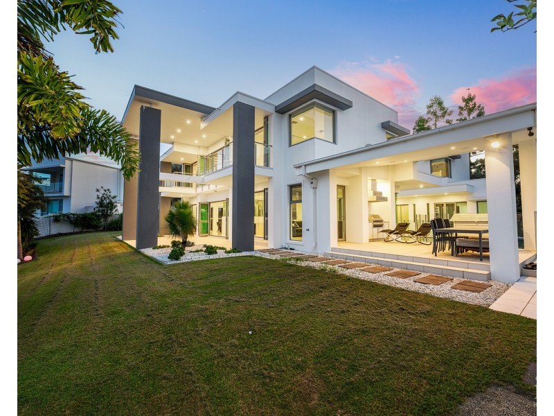 2-4 Royal Albert Crescent, Sovereign Islands QLD 4216