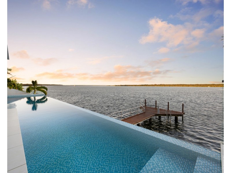 46 Knightsbridge Parade East, Sovereign Islands QLD 4216