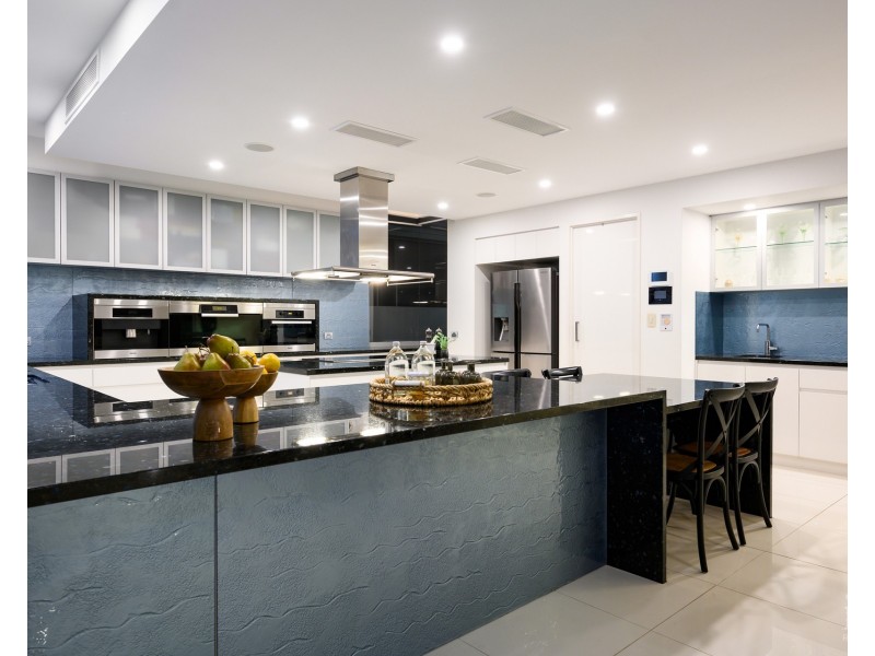 46 Knightsbridge Parade East, Sovereign Islands QLD 4216
