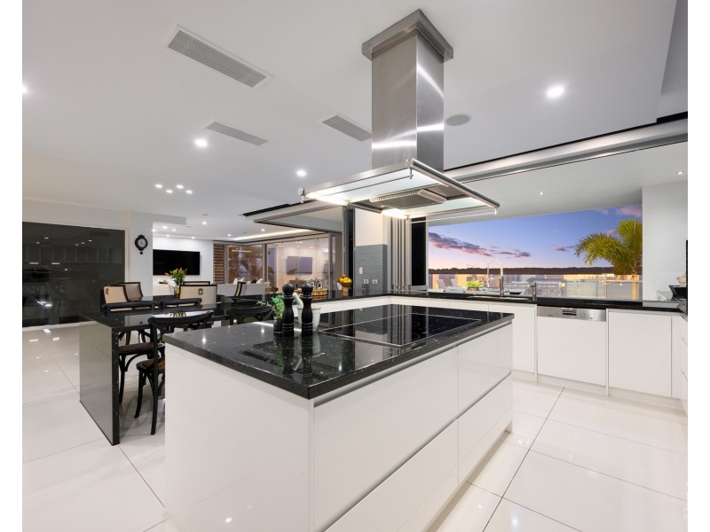 46 Knightsbridge Parade East, Sovereign Islands QLD 4216
