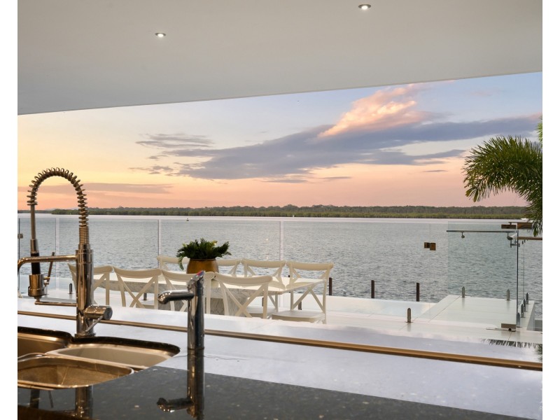 46 Knightsbridge Parade East, Sovereign Islands QLD 4216