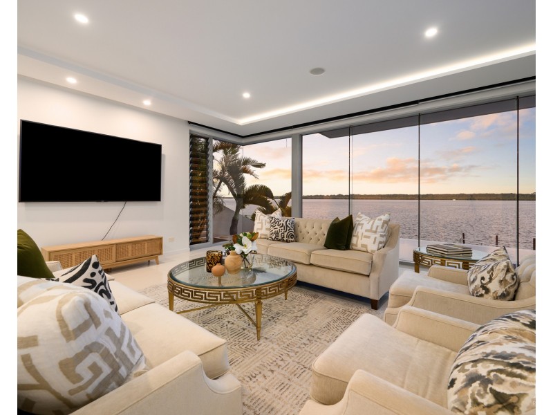 46 Knightsbridge Parade East, Sovereign Islands QLD 4216