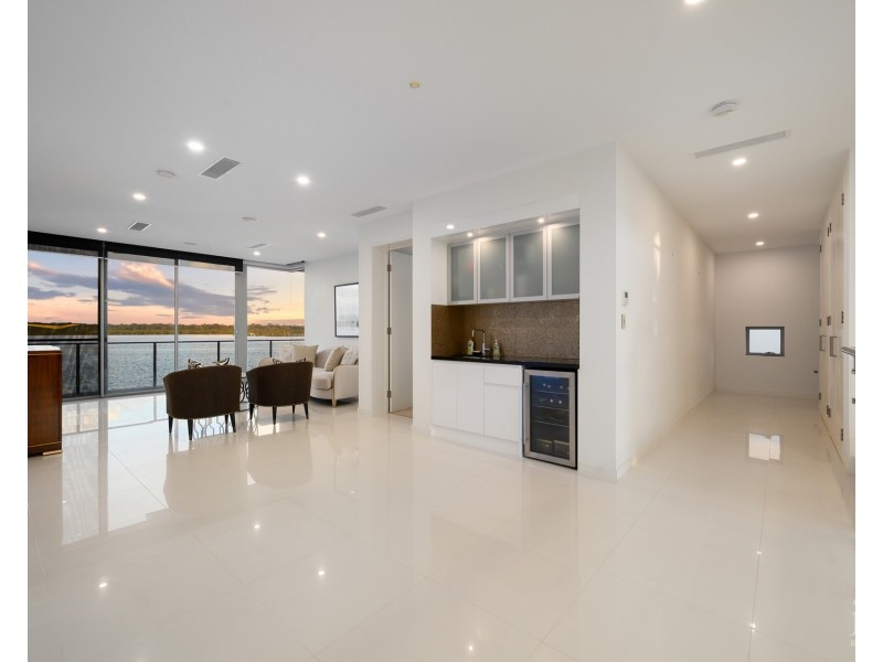 46 Knightsbridge Parade East, Sovereign Islands QLD 4216
