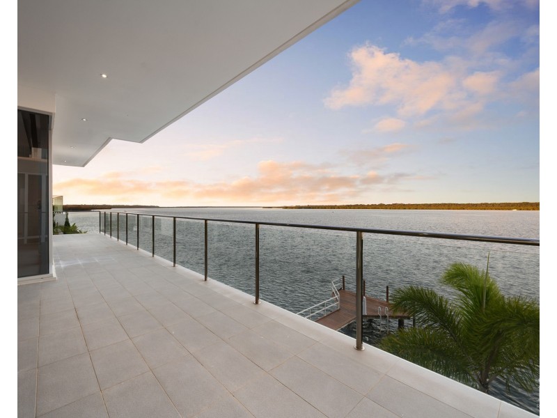 46 Knightsbridge Parade East, Sovereign Islands QLD 4216