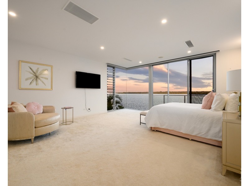 46 Knightsbridge Parade East, Sovereign Islands QLD 4216