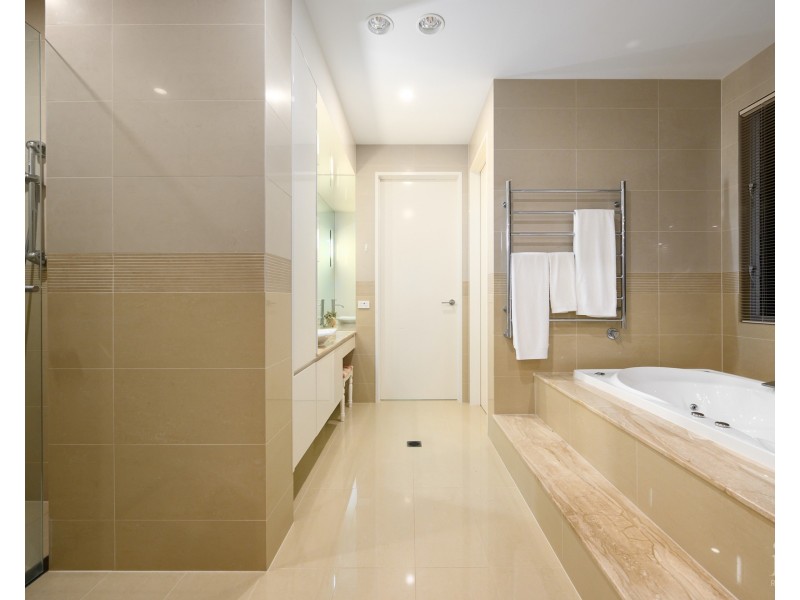 46 Knightsbridge Parade East, Sovereign Islands QLD 4216