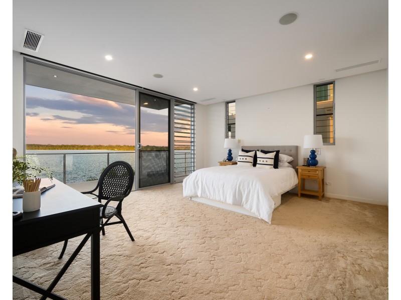 46 Knightsbridge Parade East, Sovereign Islands QLD 4216