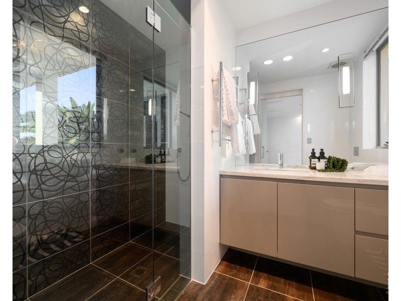 46 Knightsbridge Parade East, Sovereign Islands QLD 4216