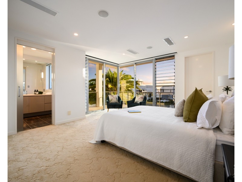 46 Knightsbridge Parade East, Sovereign Islands QLD 4216