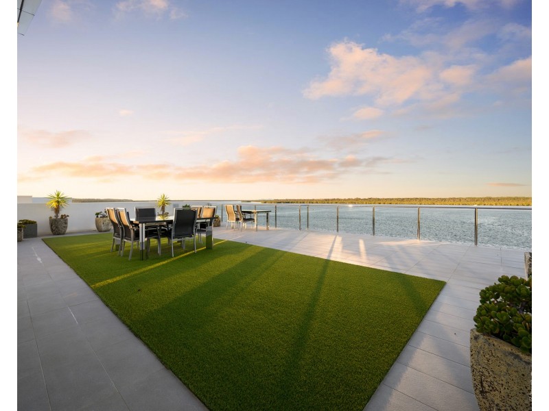 46 Knightsbridge Parade East, Sovereign Islands QLD 4216