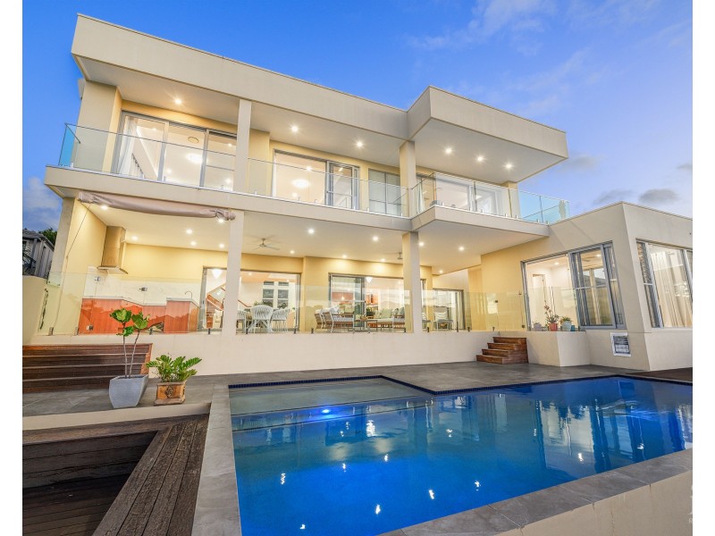 2106 Carlton Drive, Hope Island QLD 4212