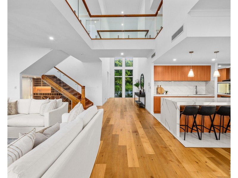 2106 Carlton Drive, Hope Island QLD 4212