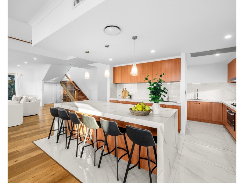 2106 Carlton Drive, Hope Island QLD 4212