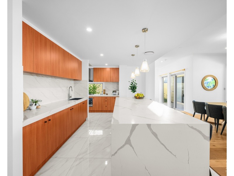 2106 Carlton Drive, Hope Island QLD 4212