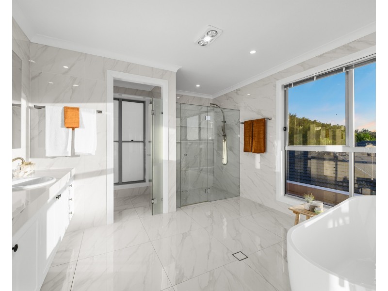 2106 Carlton Drive, Hope Island QLD 4212