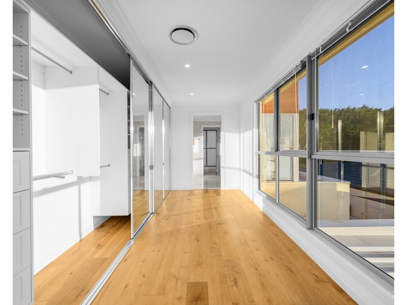 2106 Carlton Drive, Hope Island QLD 4212