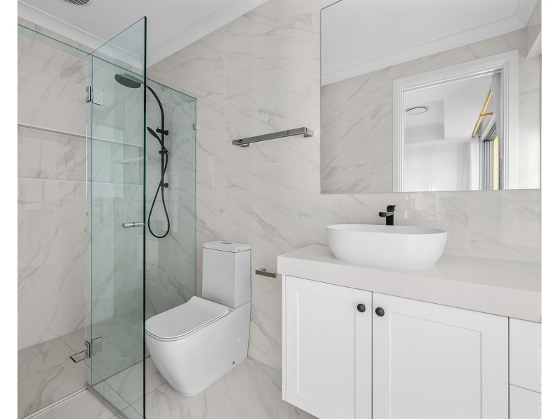 2106 Carlton Drive, Hope Island QLD 4212