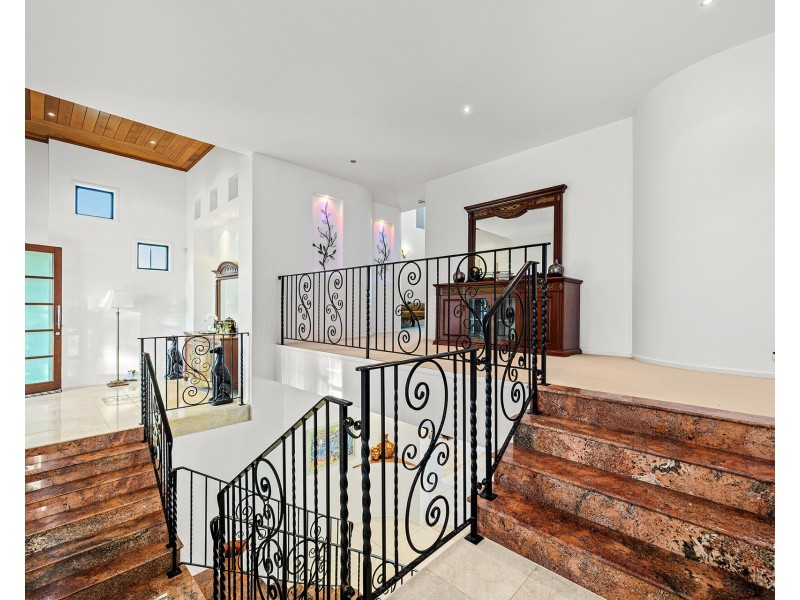 48 The Peninsula, Sovereign Islands QLD 4216