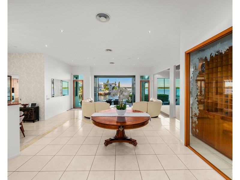 48 The Peninsula, Sovereign Islands QLD 4216