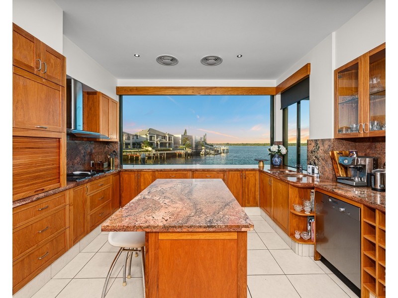 48 The Peninsula, Sovereign Islands QLD 4216