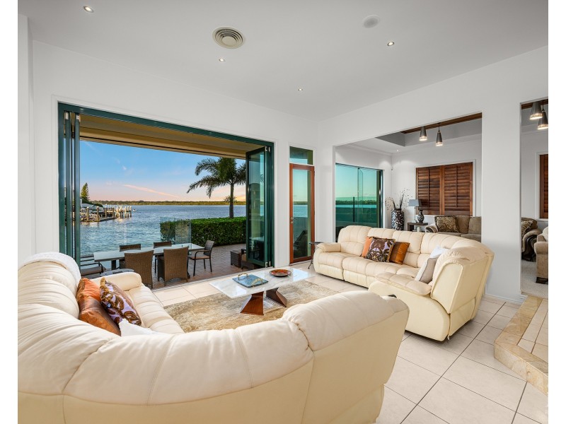 48 The Peninsula, Sovereign Islands QLD 4216