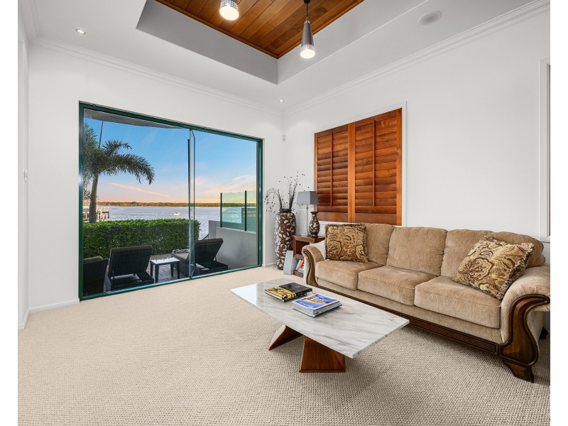 48 The Peninsula, Sovereign Islands QLD 4216