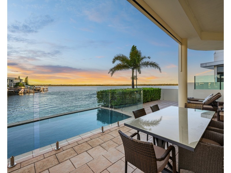 48 The Peninsula, Sovereign Islands QLD 4216