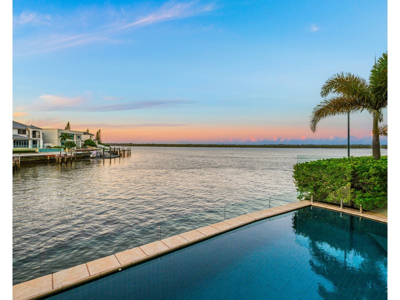 48 The Peninsula, Sovereign Islands QLD 4216