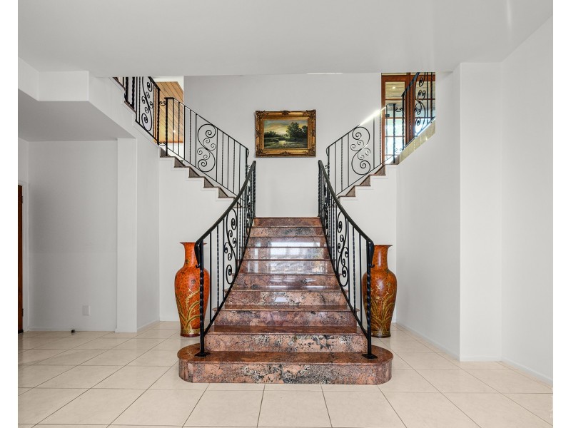 48 The Peninsula, Sovereign Islands QLD 4216