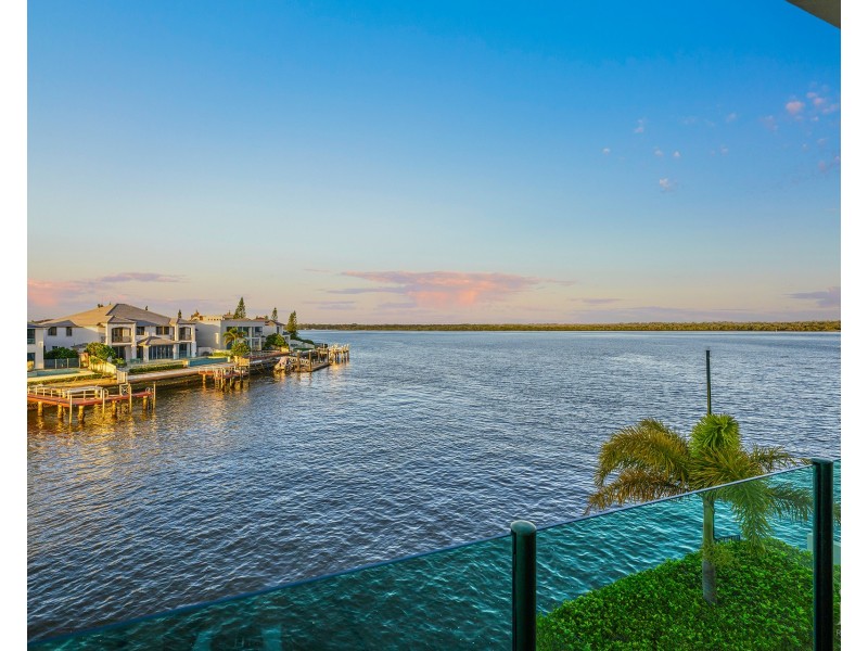 48 The Peninsula, Sovereign Islands QLD 4216