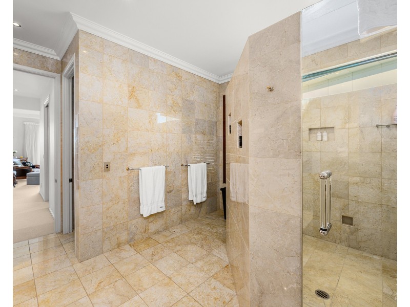 48 The Peninsula, Sovereign Islands QLD 4216